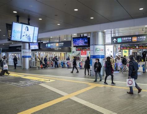 赤羽駅から渋谷駅：都市の鼓動と時間の迷宮